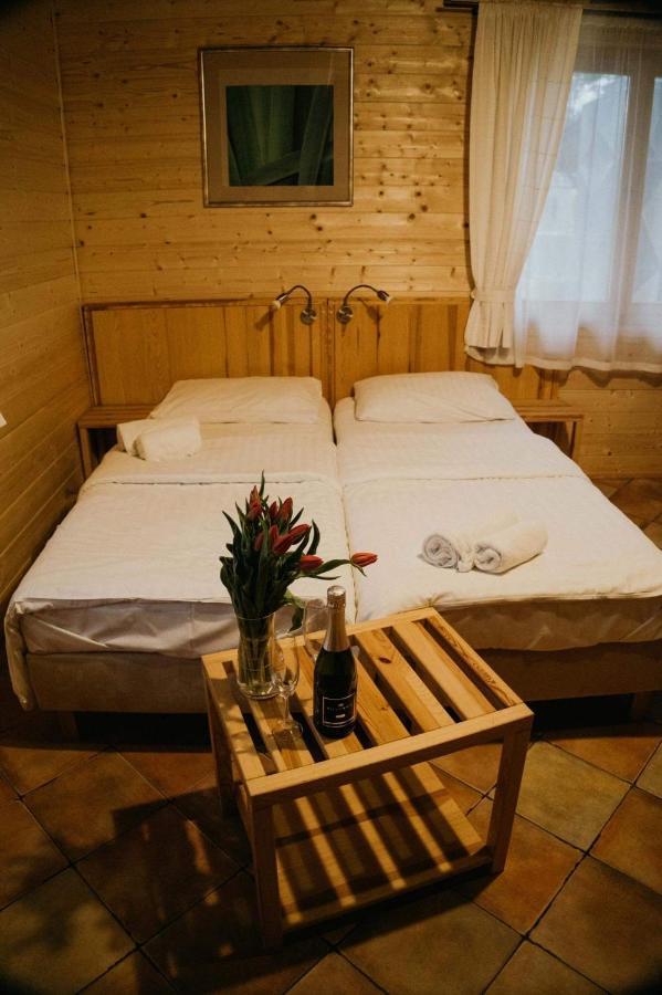 Hotel Daglezjowy Dwor à Osiek  Extérieur photo