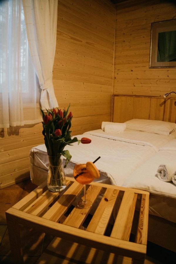 Hotel Daglezjowy Dwor à Osiek  Extérieur photo