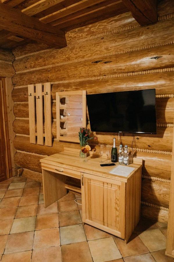 Hotel Daglezjowy Dwor à Osiek  Extérieur photo